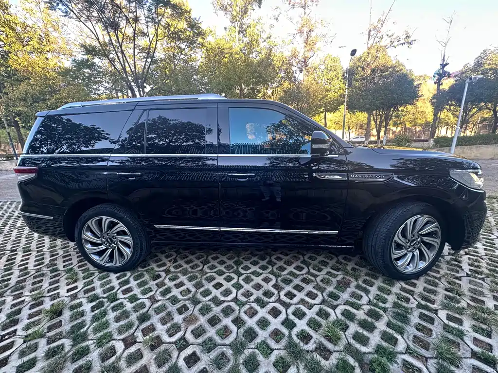Lincoln Navigator — миниатюра 23