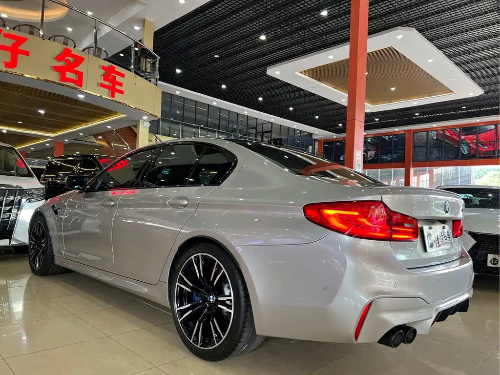 BMW M5 — миниатюра 6