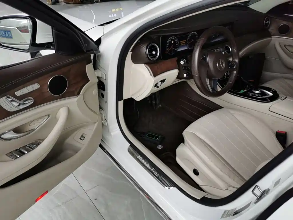 Mercedes-Benz E-Class — миниатюра 16