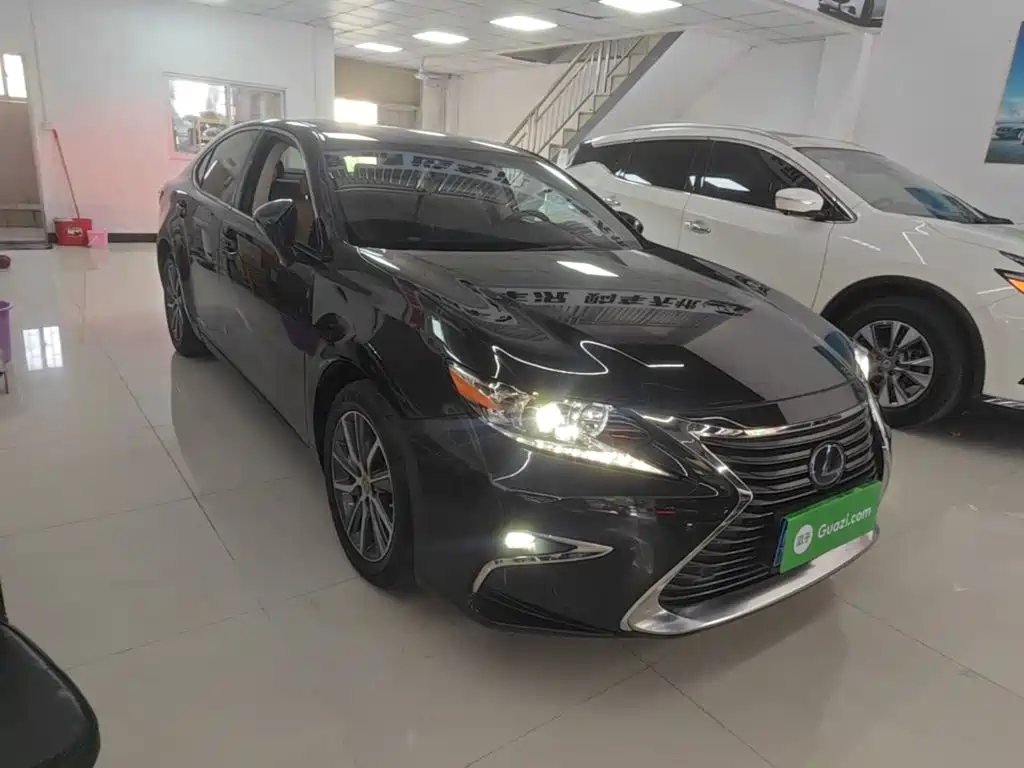Lexus ES 2017 300h Mark Levinson Comfort