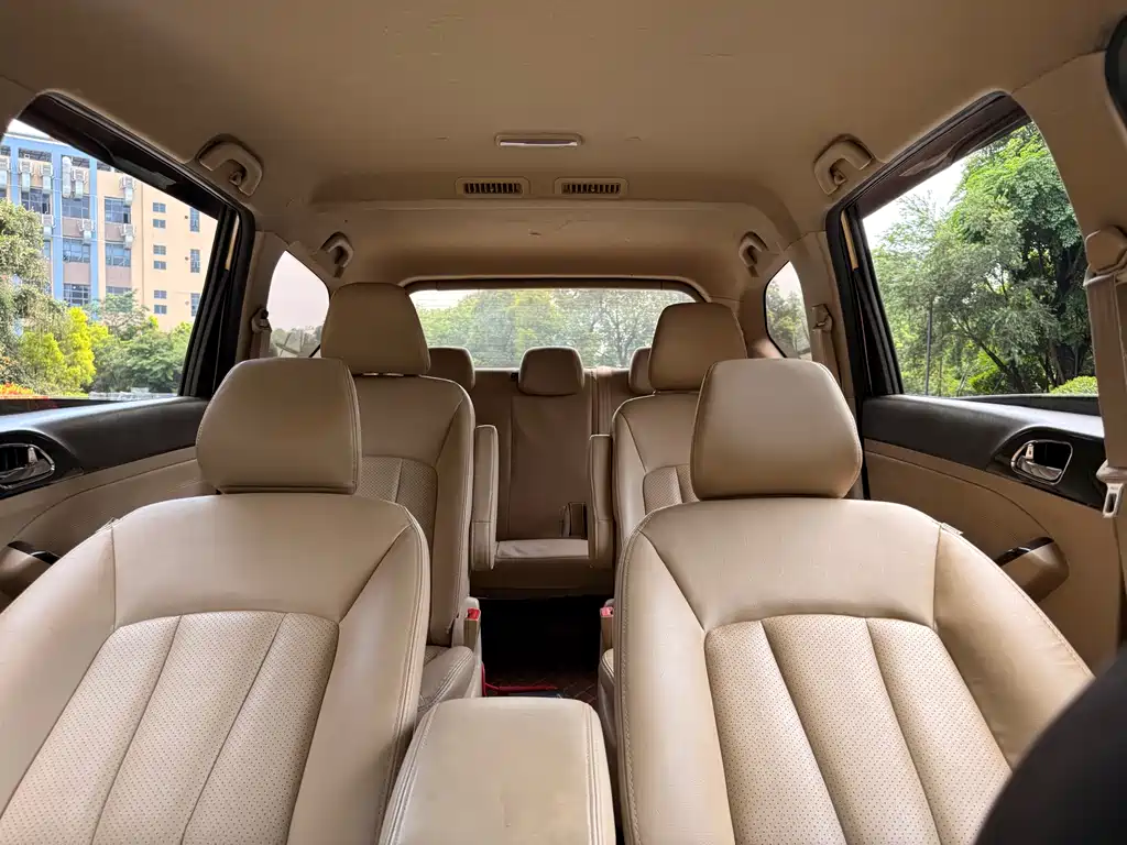 Baojun 730 2014 1.5L MT Comfort 7 мест