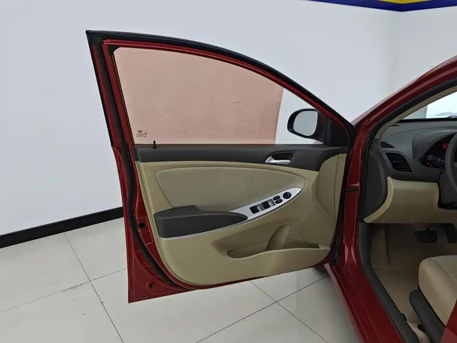 Hyundai Verna — миниатюра 7