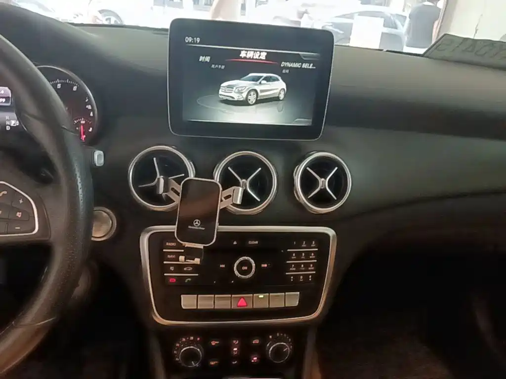 Mercedes-Benz GLA — миниатюра 13