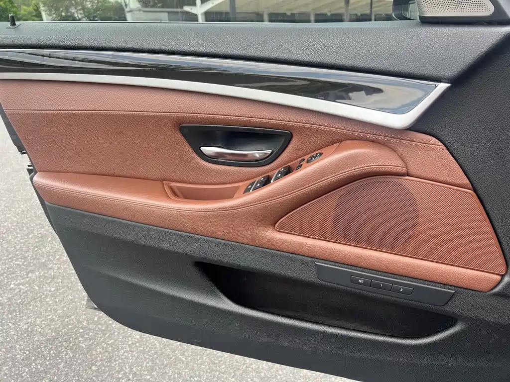 BMW 5 Series — миниатюра 20