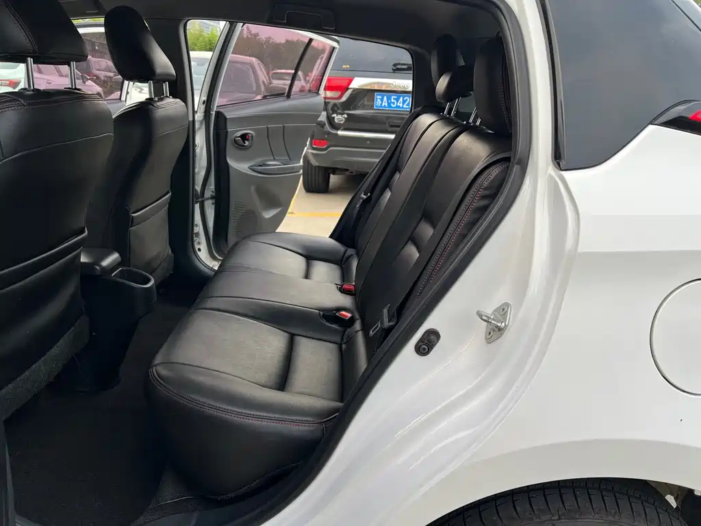 Toyota Yaris L — миниатюра 5