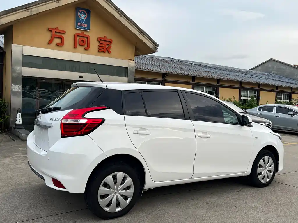Toyota Yaris L — миниатюра 10
