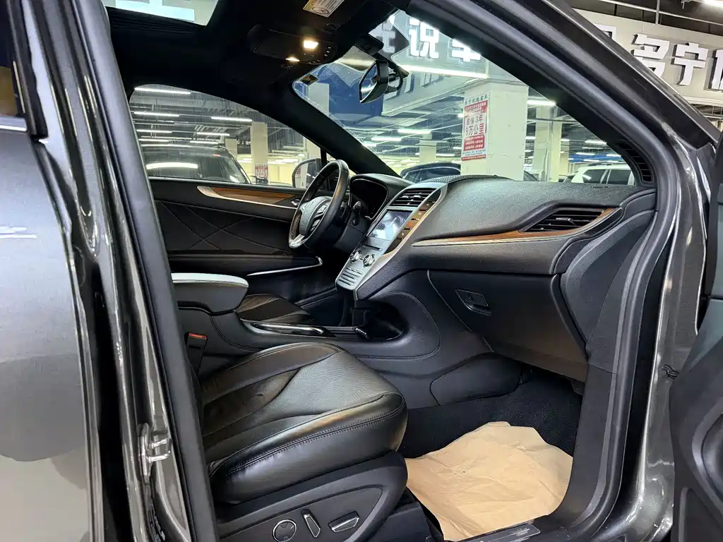 Lincoln MKC — миниатюра 10