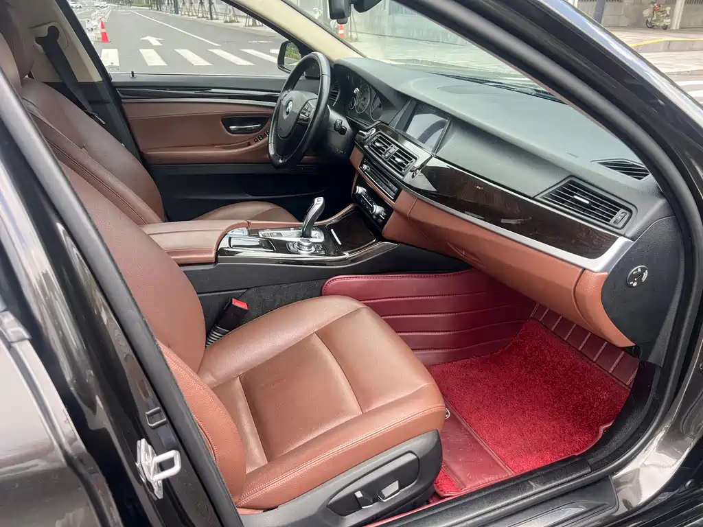 BMW 5 Series — миниатюра 13