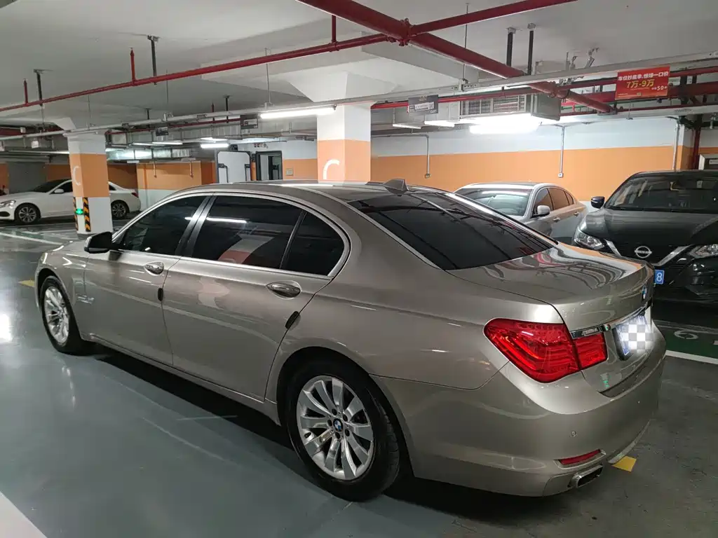 BMW 7 Series — миниатюра 13