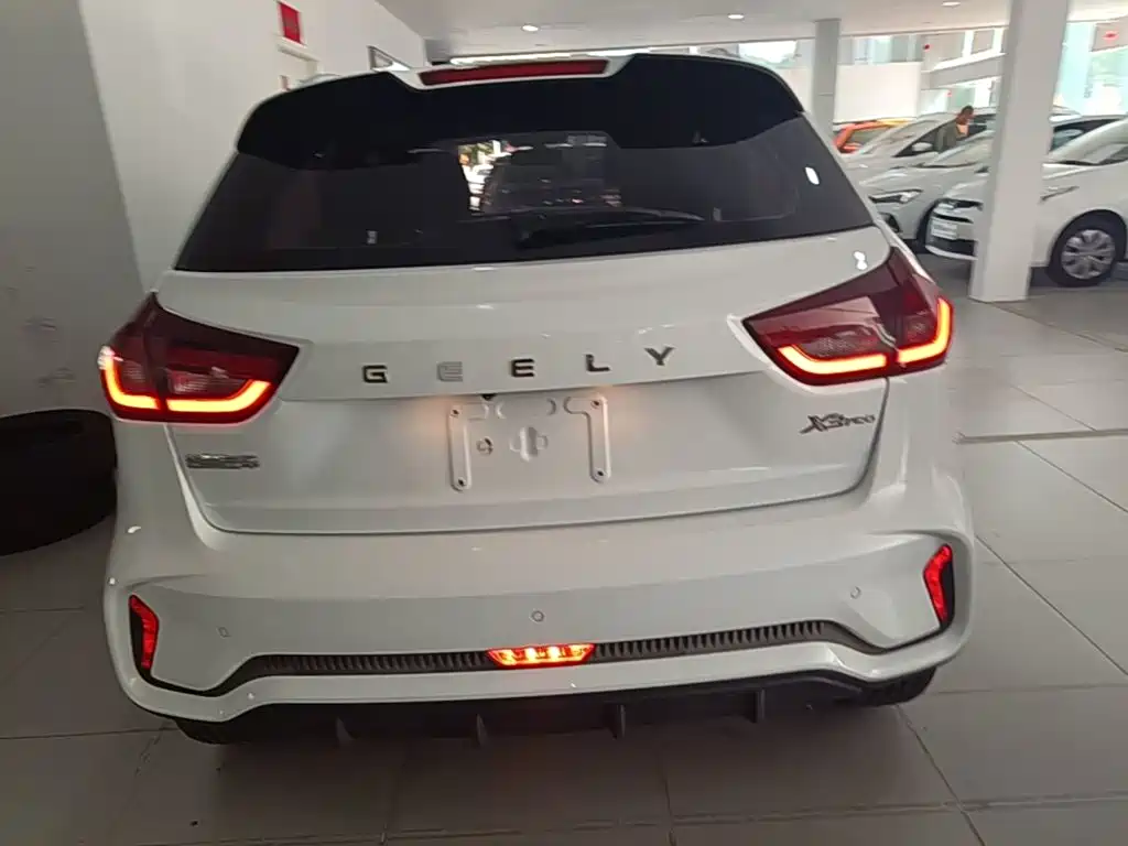 Geely Vision X3 — миниатюра 6