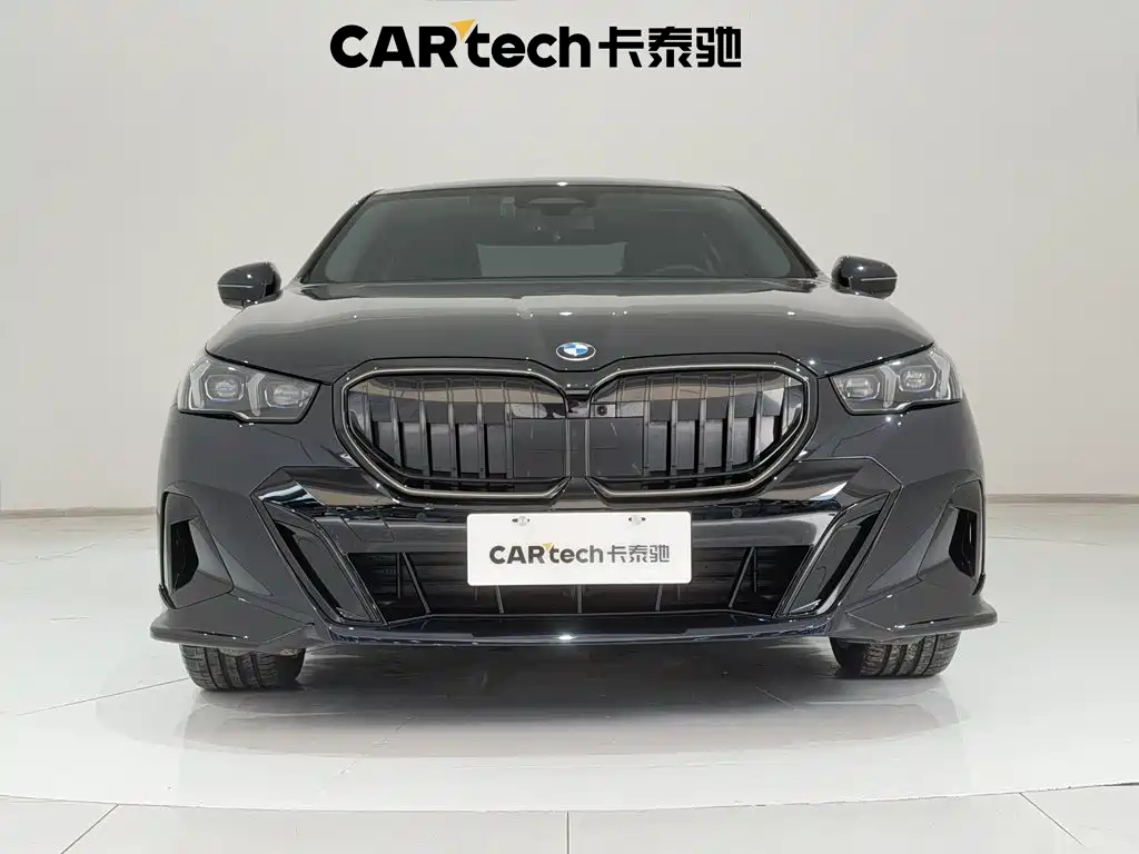 BMW 5 Series — миниатюра 3