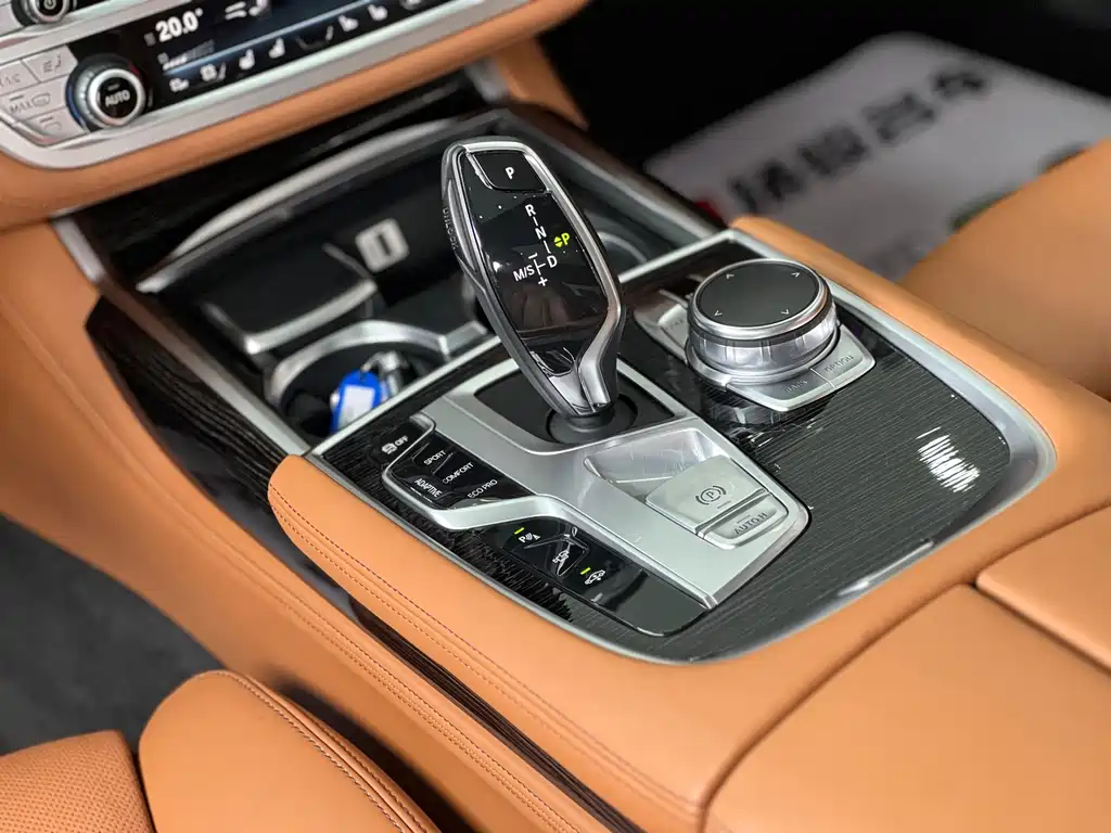 BMW 7 Series — миниатюра 14