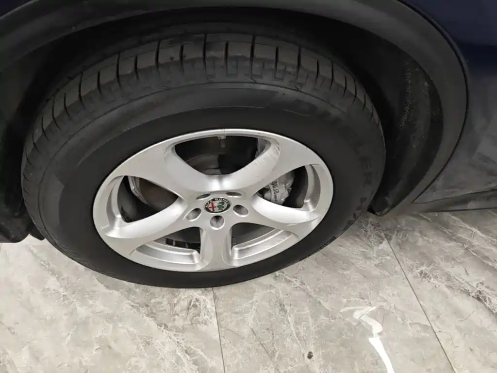 Alfa Romeo Stelvio — миниатюра 23