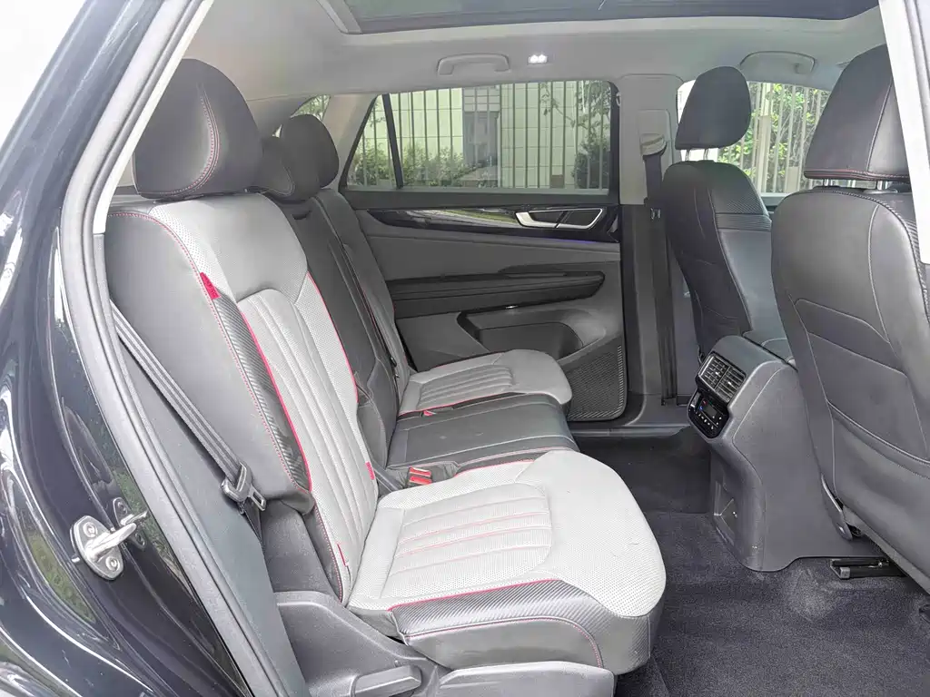 Volkswagen Teramont — миниатюра 8