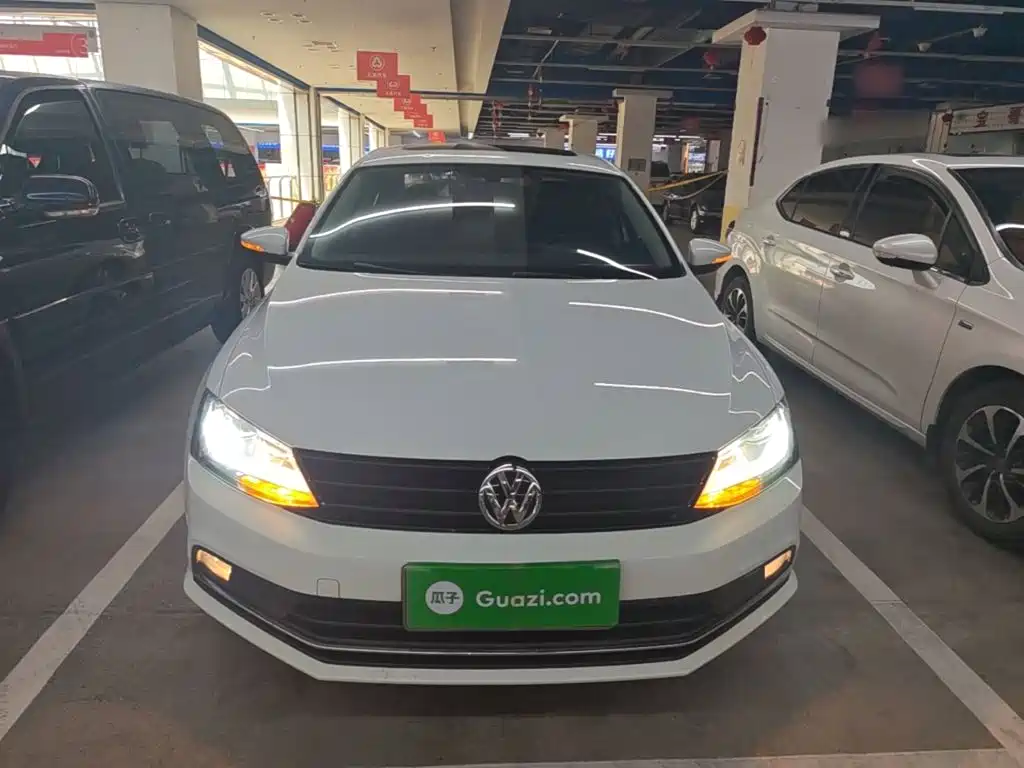 Volkswagen Sagitar 2018 1.6L MT Comfort