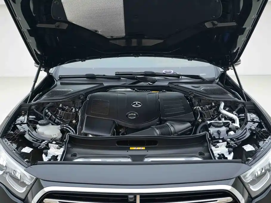 Mercedes-Benz E-Class — миниатюра 6