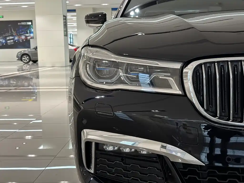 BMW 7 Series — миниатюра 6