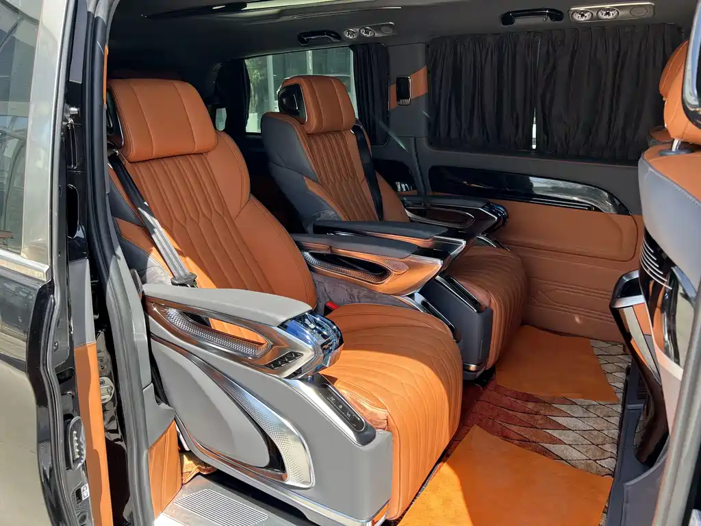 Mercedes-Benz Vito 2024 2.0T Elite 7 мест