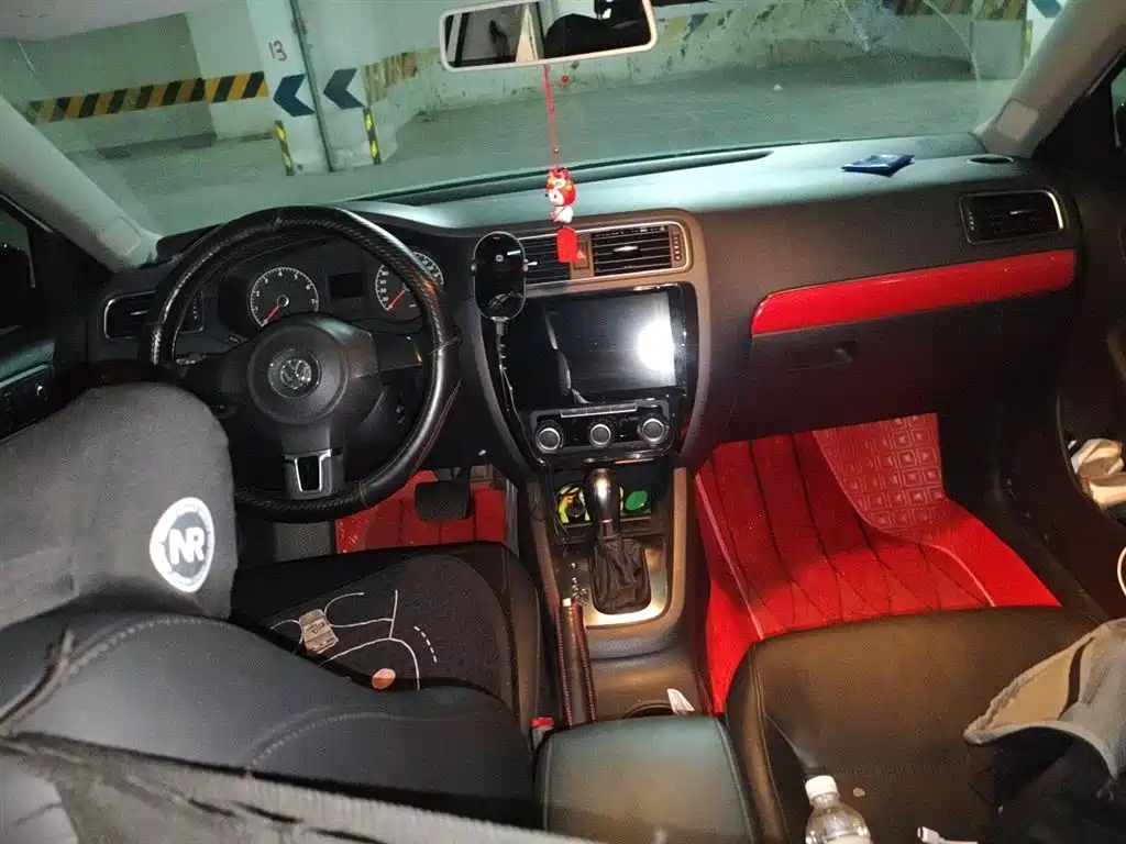 Volkswagen Sagitar 2014 1.6L AT Comfort