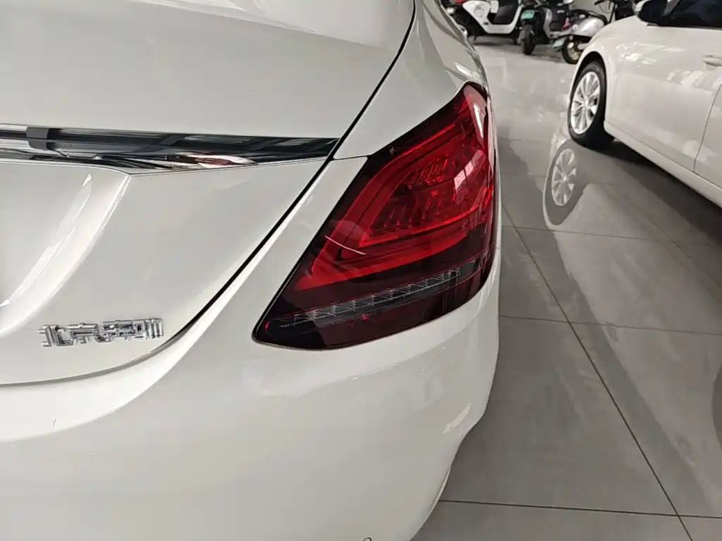 Mercedes-Benz C-Class — миниатюра 8