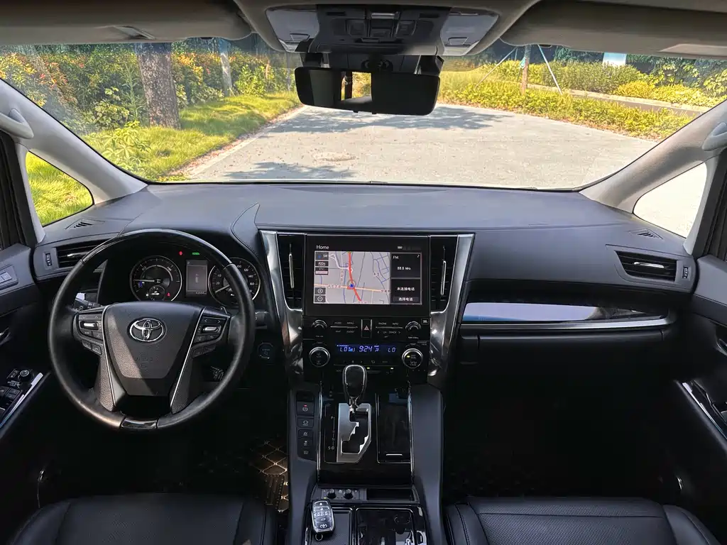 Toyota Vellfire — миниатюра 8