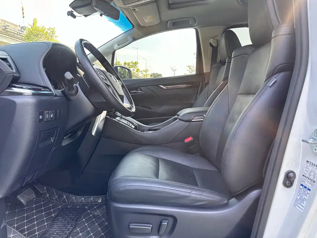 Toyota Vellfire — миниатюра 9