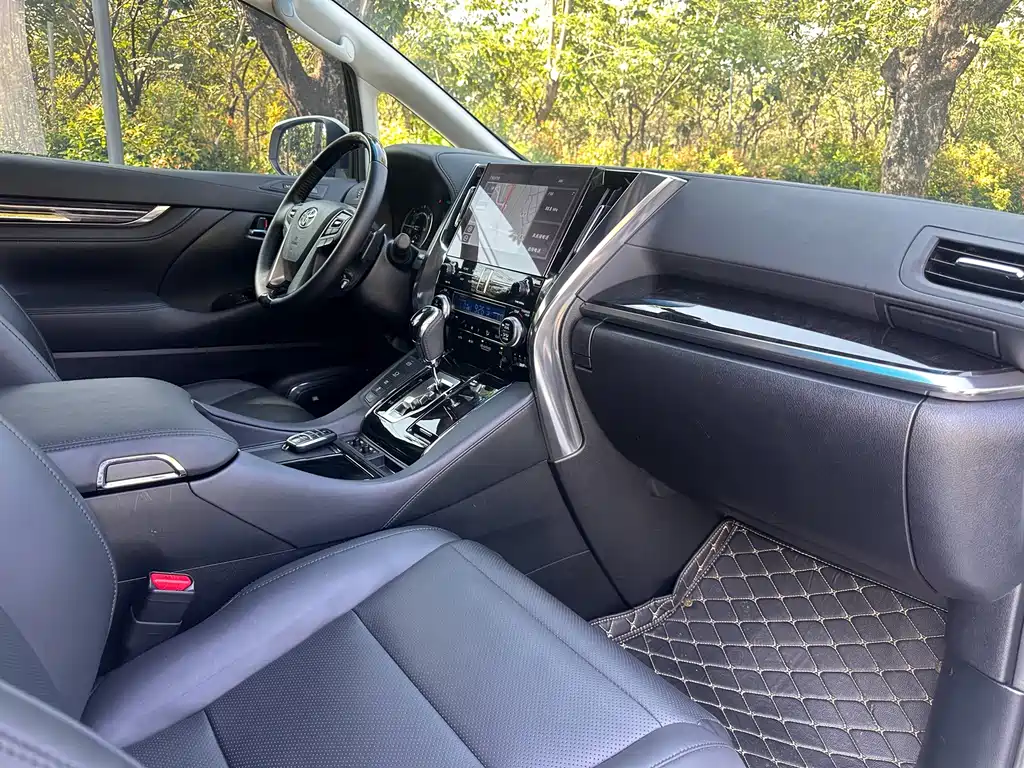 Toyota Vellfire — миниатюра 12