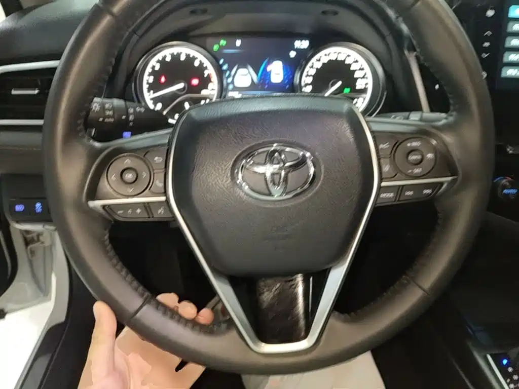 Toyota Camry — миниатюра 11