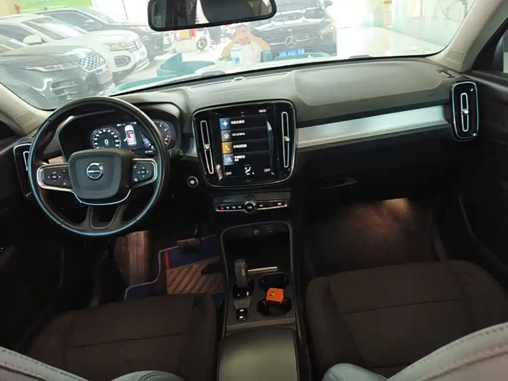 Volvo XC40 — миниатюра 10