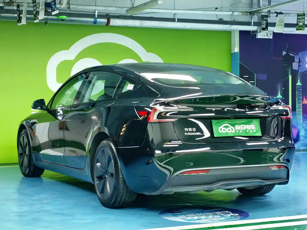 Tesla Model 3 — миниатюра 15