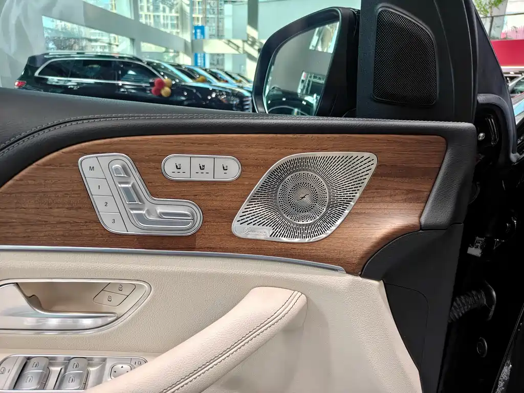 Mercedes-Benz GLS — миниатюра 11