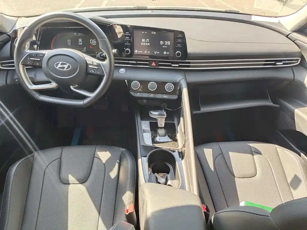 Hyundai Elantra — миниатюра 7