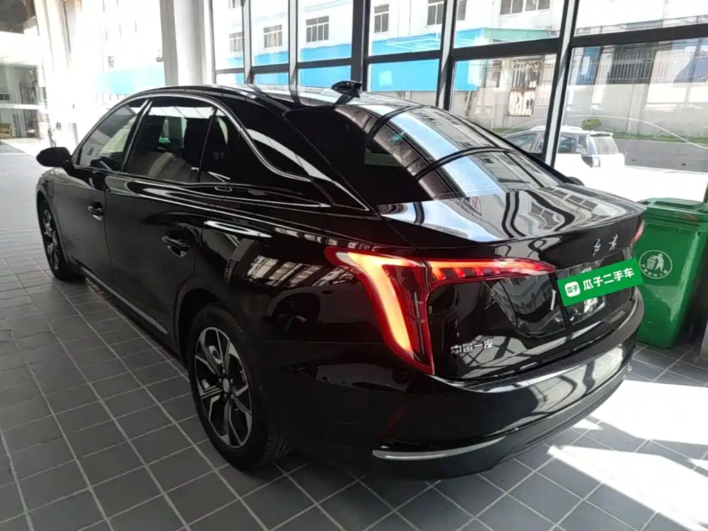 Hongqi Hongqi E-QM5 — миниатюра 5