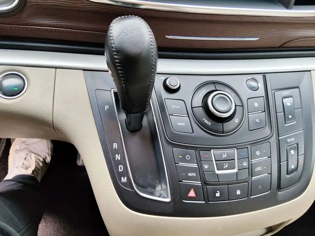 Buick GL8 — миниатюра 7