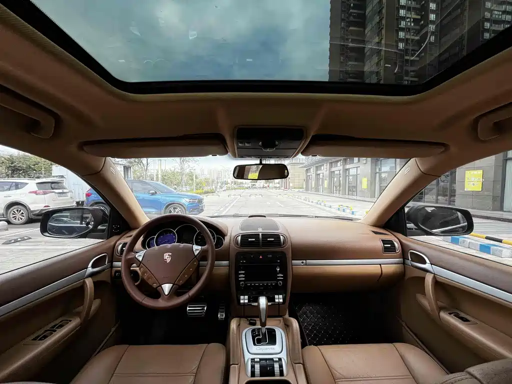 Porsche Cayenne — миниатюра 13