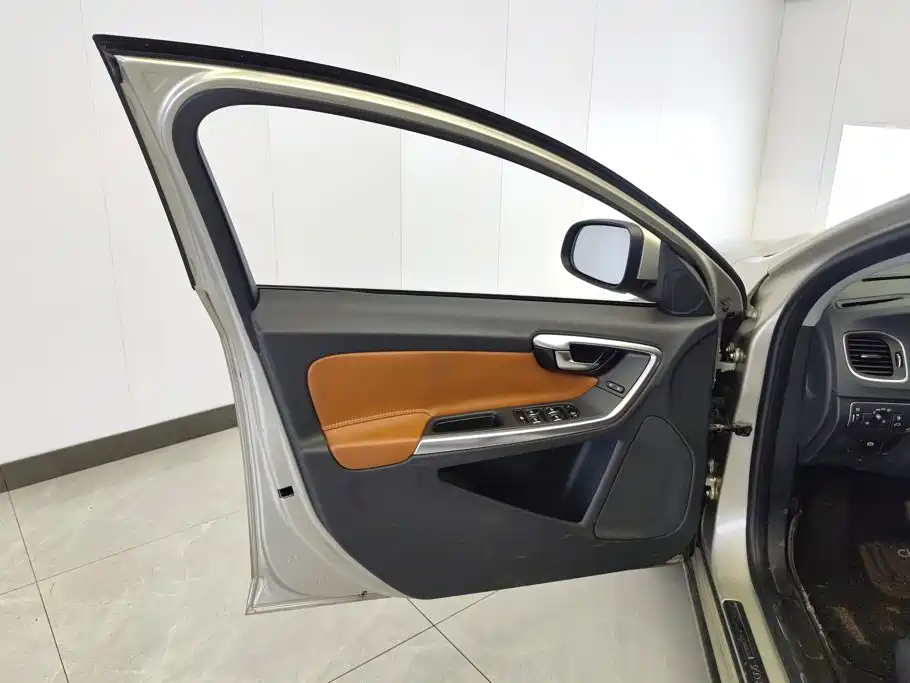 Volvo S60 — миниатюра 7