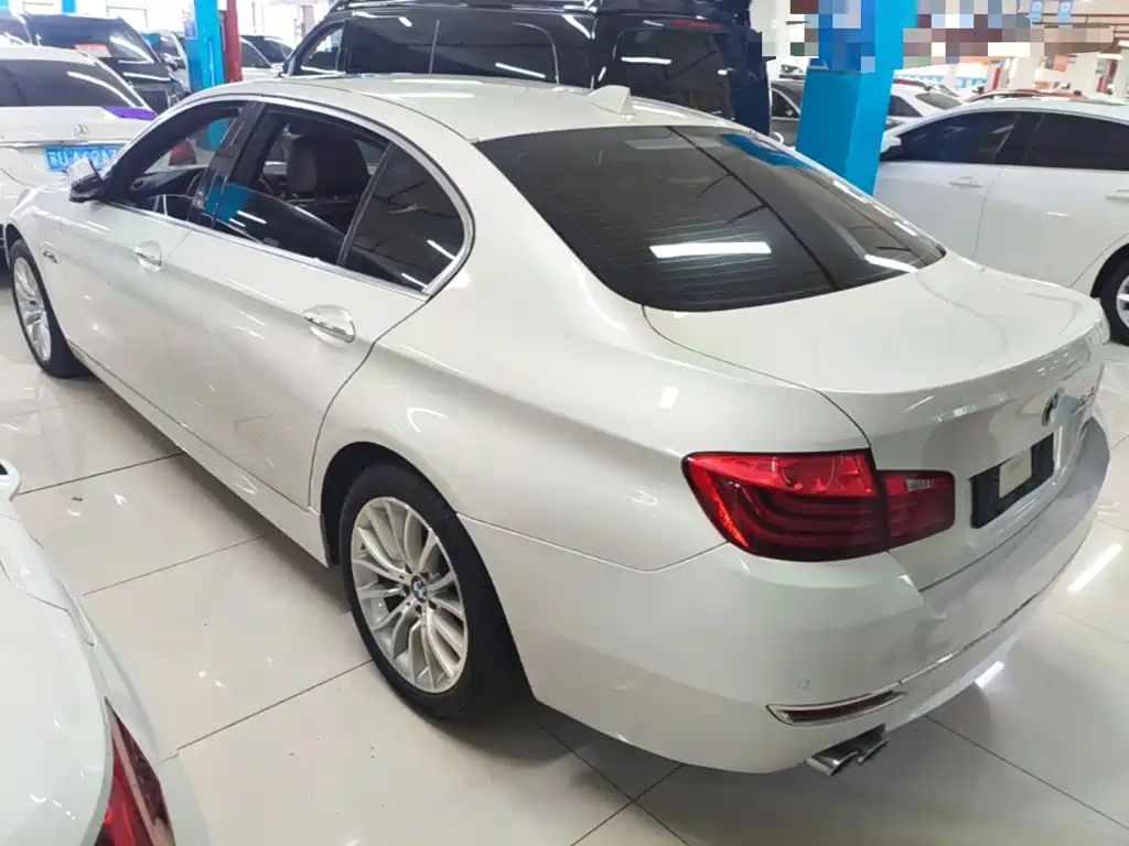 BMW 5 Series — миниатюра 5