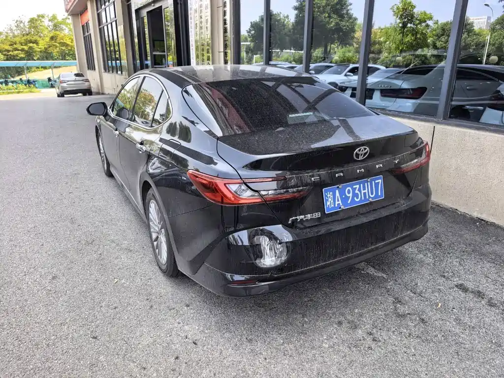 Toyota Camry — миниатюра 3