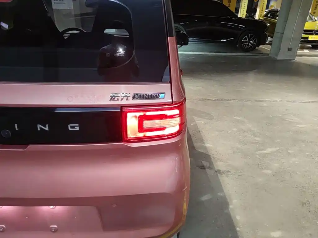 Wuling MINIEV — миниатюра 8