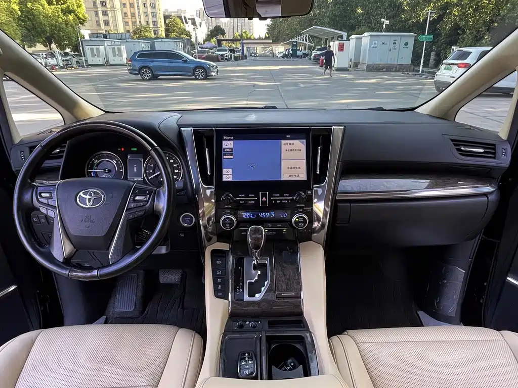 Toyota Alphard — миниатюра 11