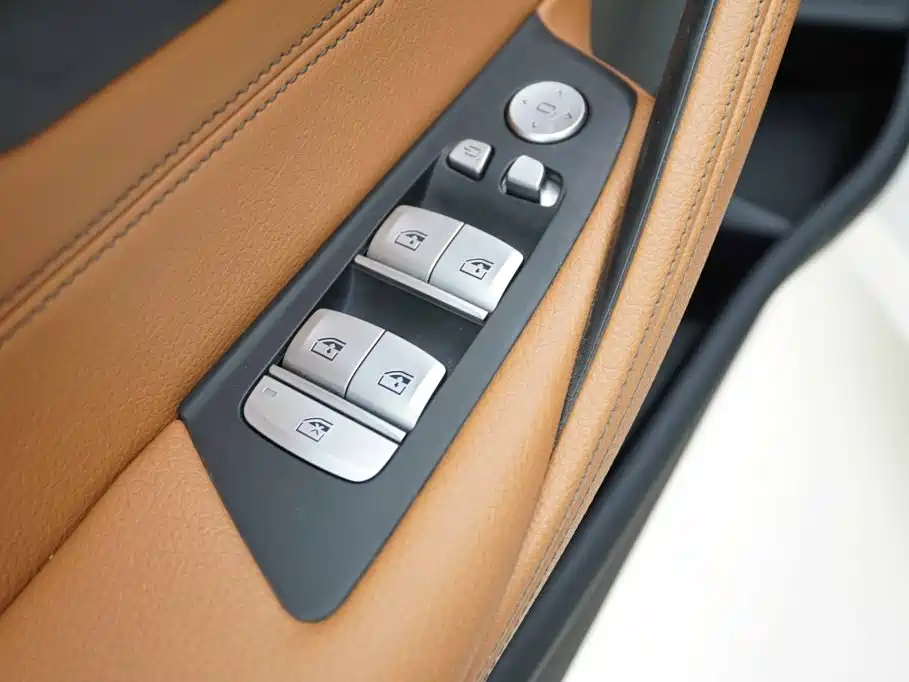 BMW 5 Series (Import) — миниатюра 11