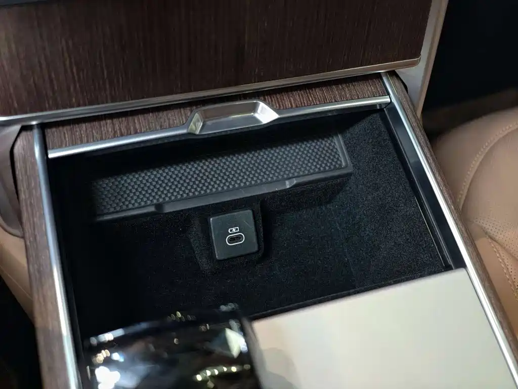 Land Rover Range Rover — миниатюра 32