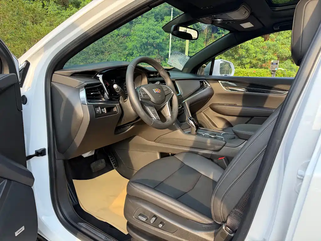 Cadillac XT5 — миниатюра 5