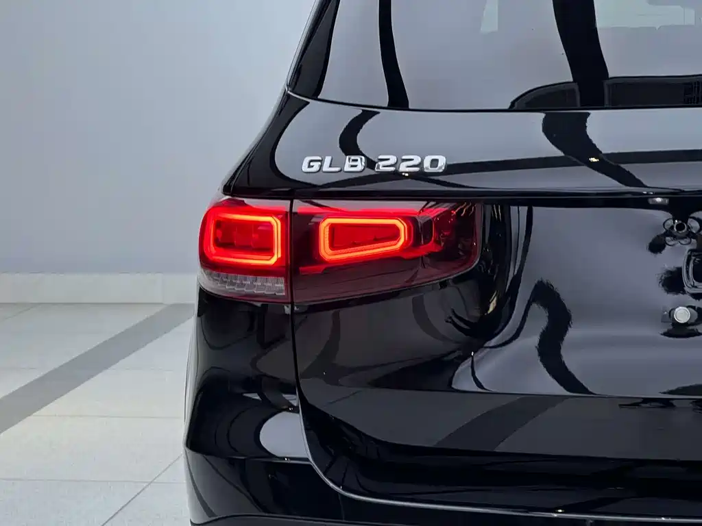 Mercedes-Benz GLB — миниатюра 2