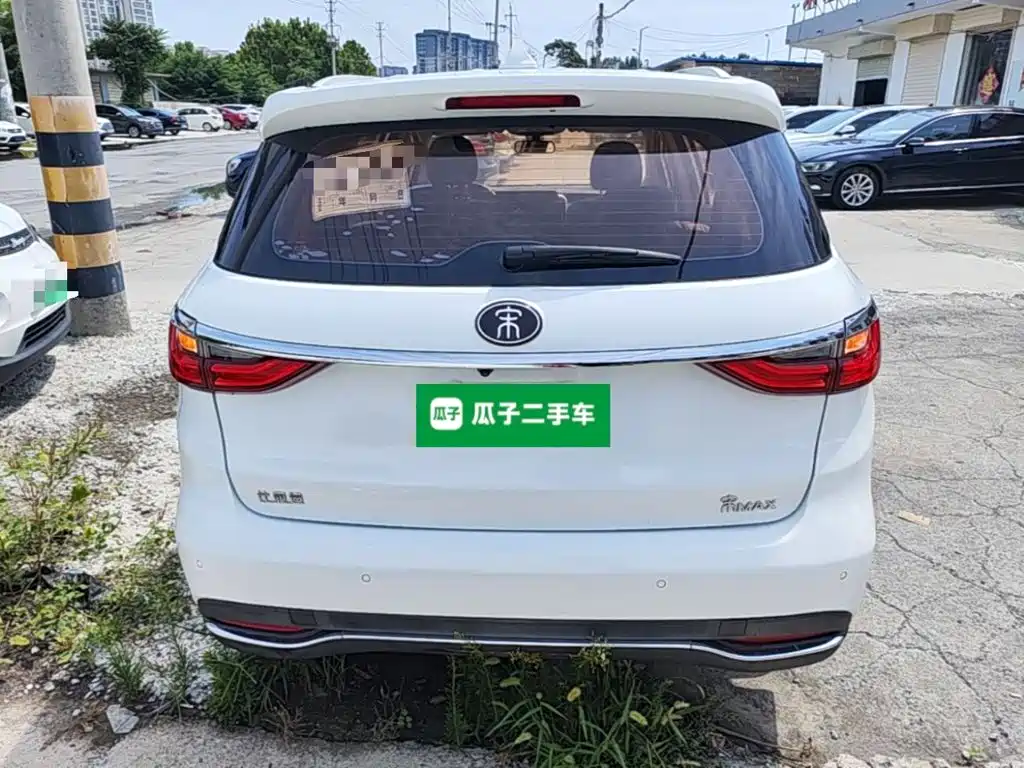 BYD MAX — миниатюра 6