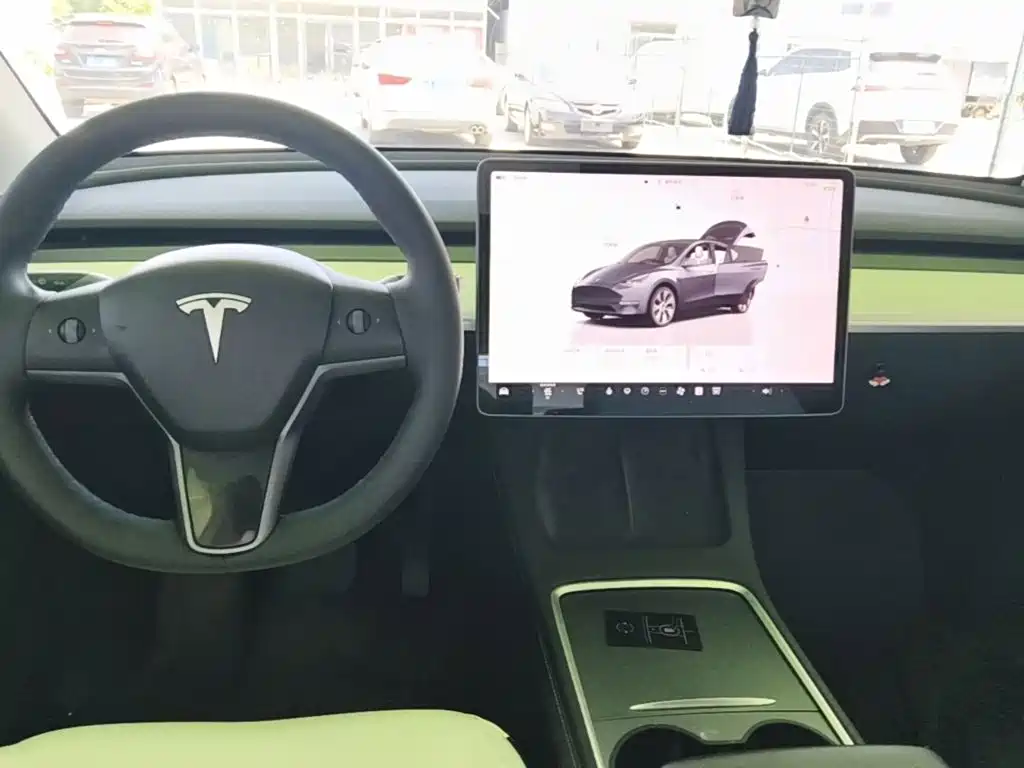 Tesla Model Y — миниатюра 16