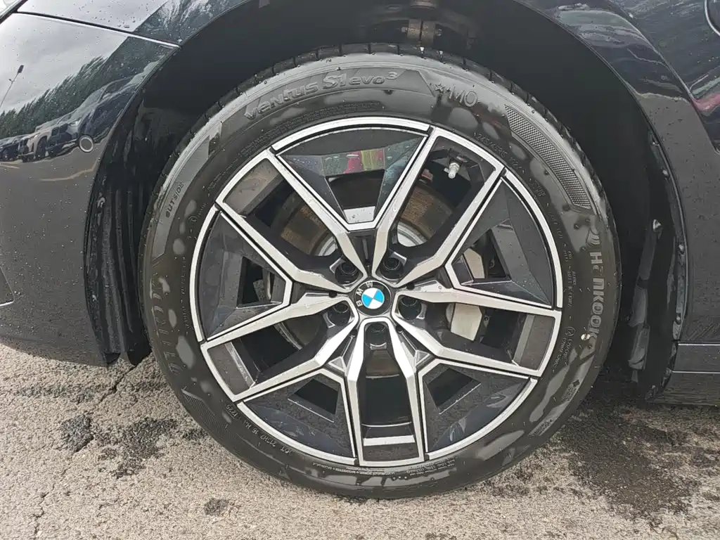 BMW i5 — миниатюра 7