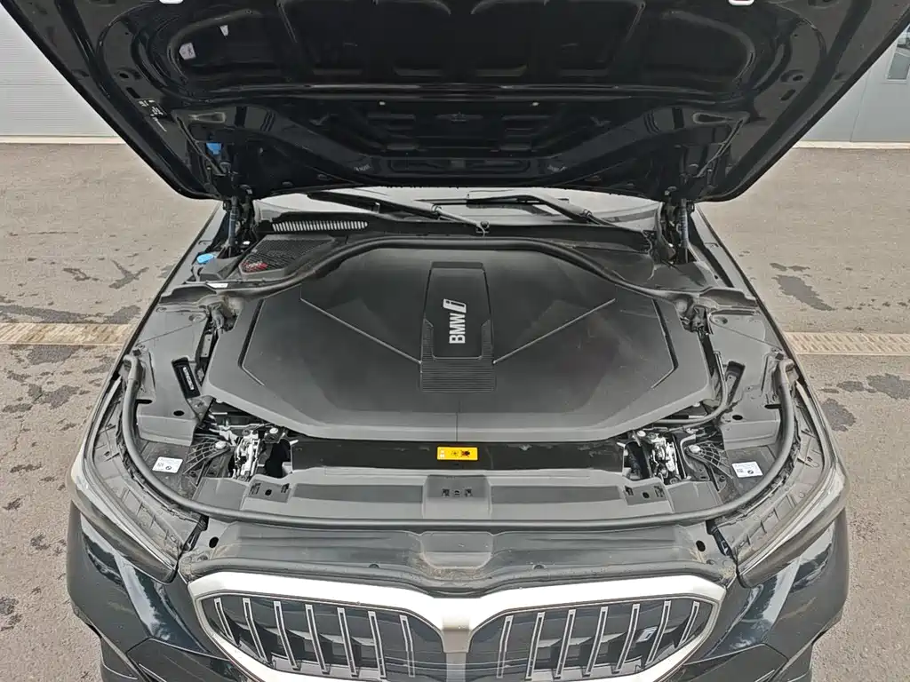 BMW i5 — миниатюра 6