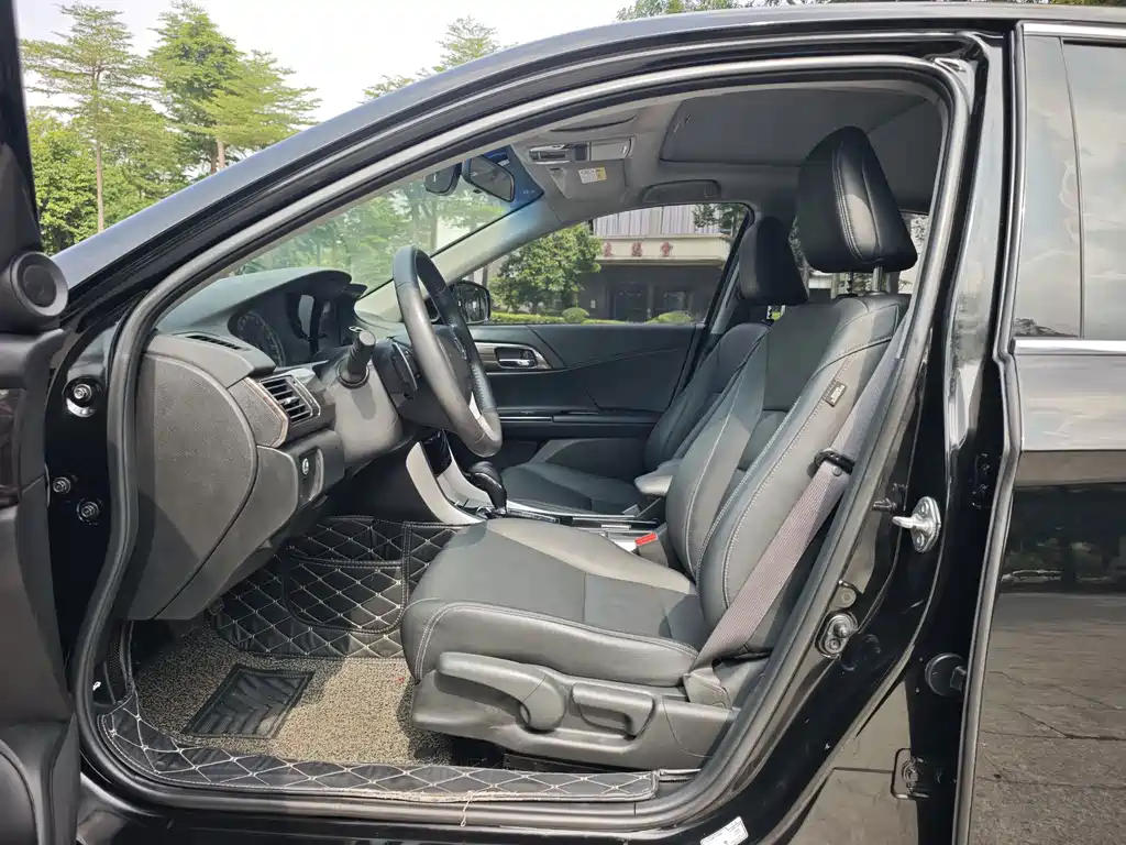 Honda Accord — миниатюра 12