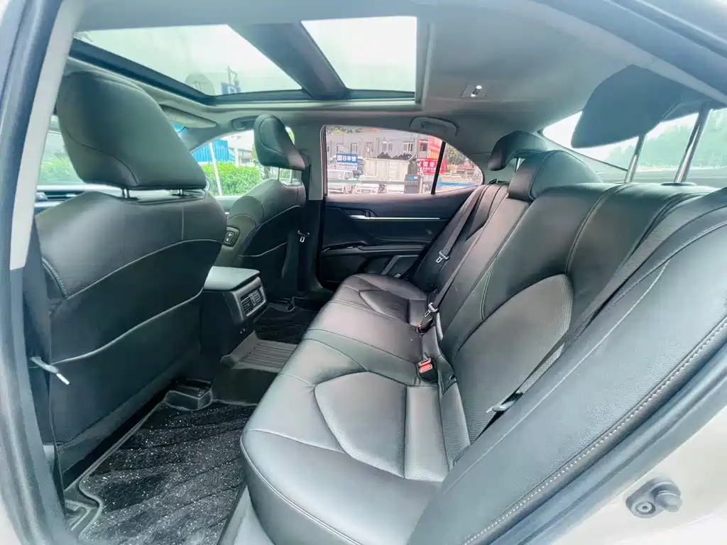 Toyota Camry — миниатюра 8